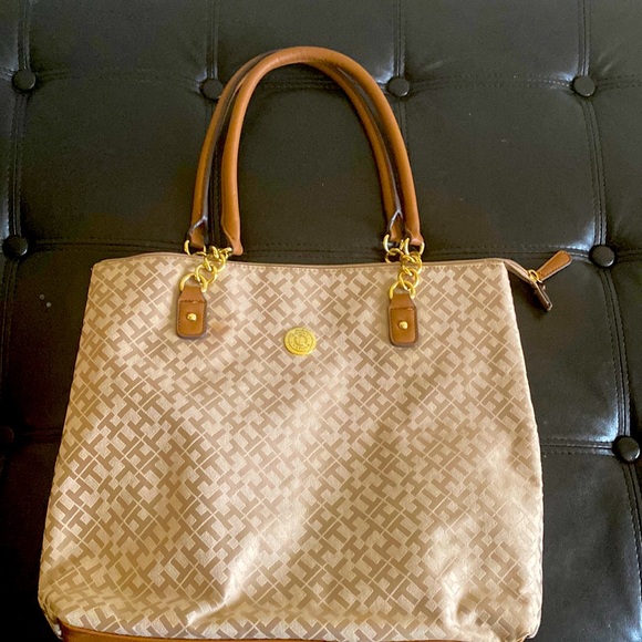 Tan Tommy Hilfiger purse - Picture 1 of 6